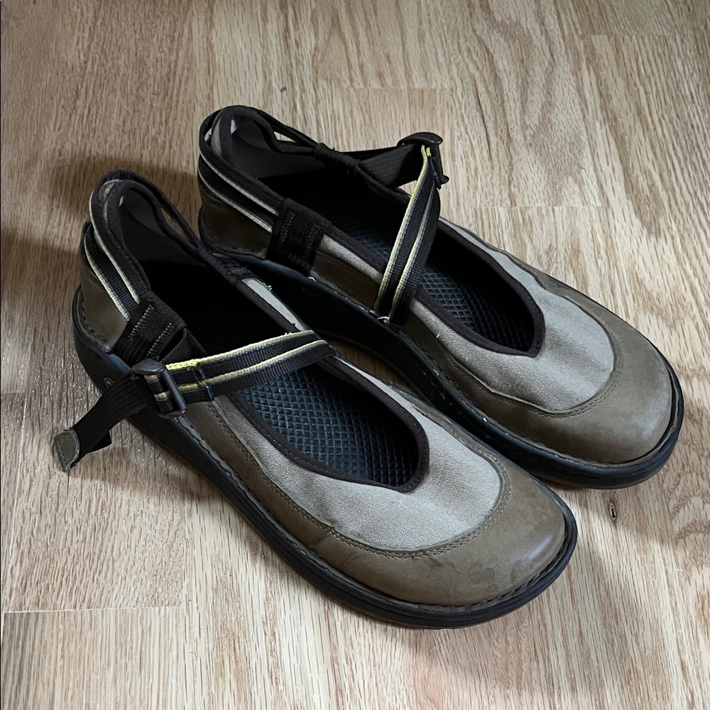 Vintage Chaco Mary Janes - Loyalist Taupe, USA, Vibram Soles - Size 11